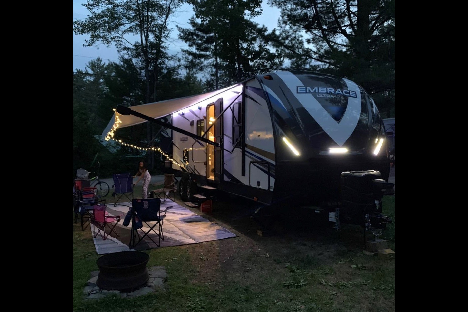 Kelvin's Luxury Cruiser RV Embrace EL275 Travel Trailer King size Bed
