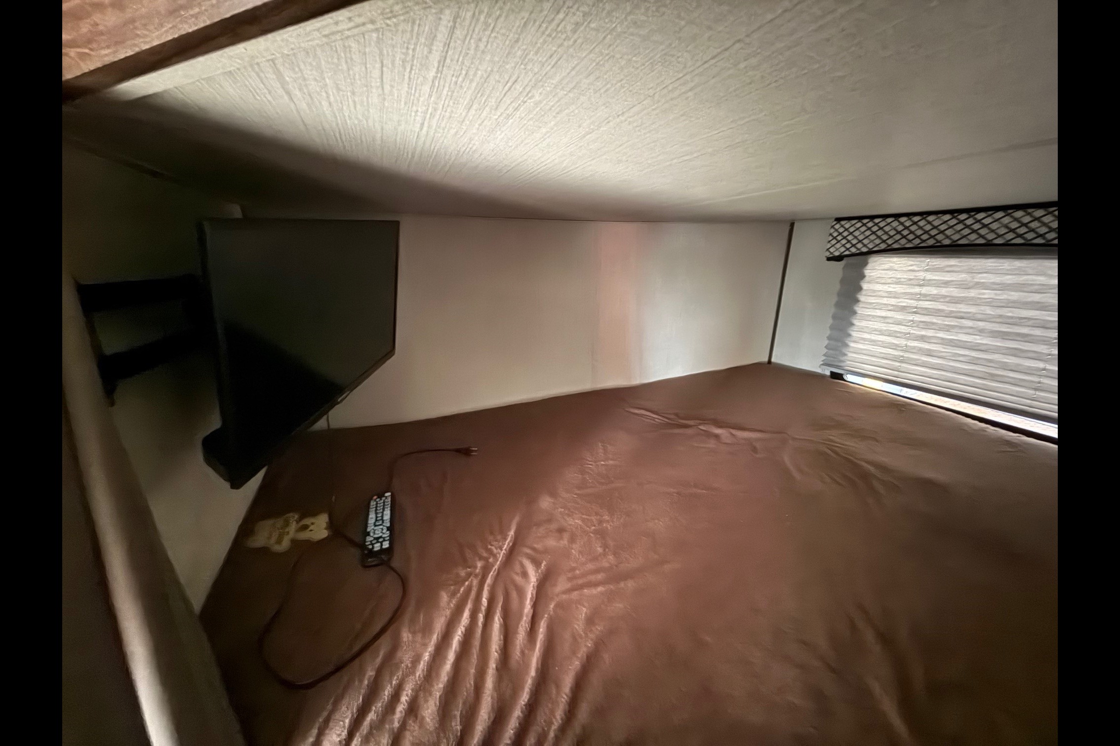 Kelvin's Luxury Cruiser RV Embrace EL275 Travel Trailer King size Bed