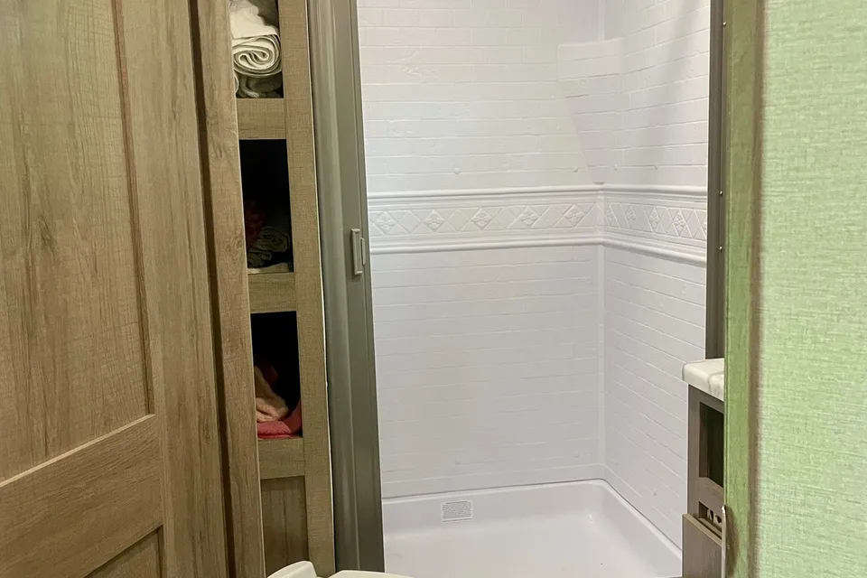 Cozy Cruiser 30ft Sleeps 8