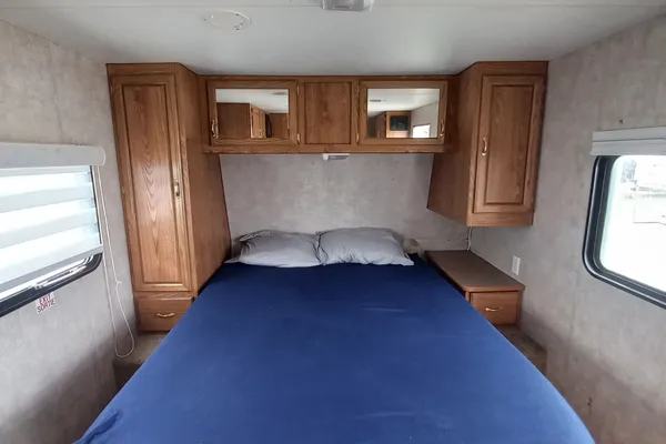 2005 Fleetwood Pioneer