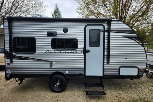 KMP's Forest River Aurora 15RDX