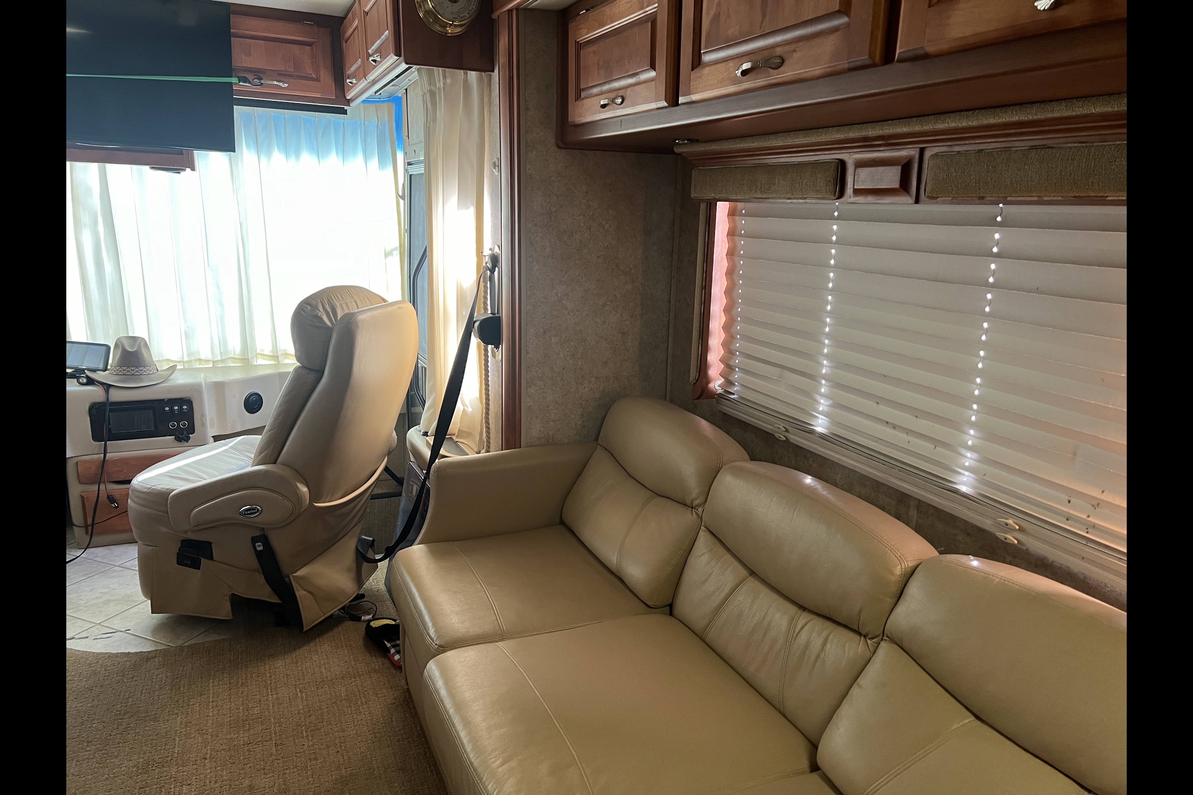 Cliff's Holiday Rambler Monaco Class A