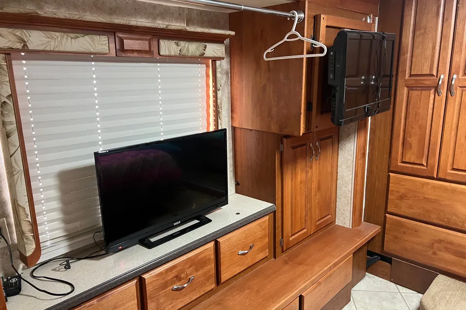 Cliff's Holiday Rambler Monaco Class A