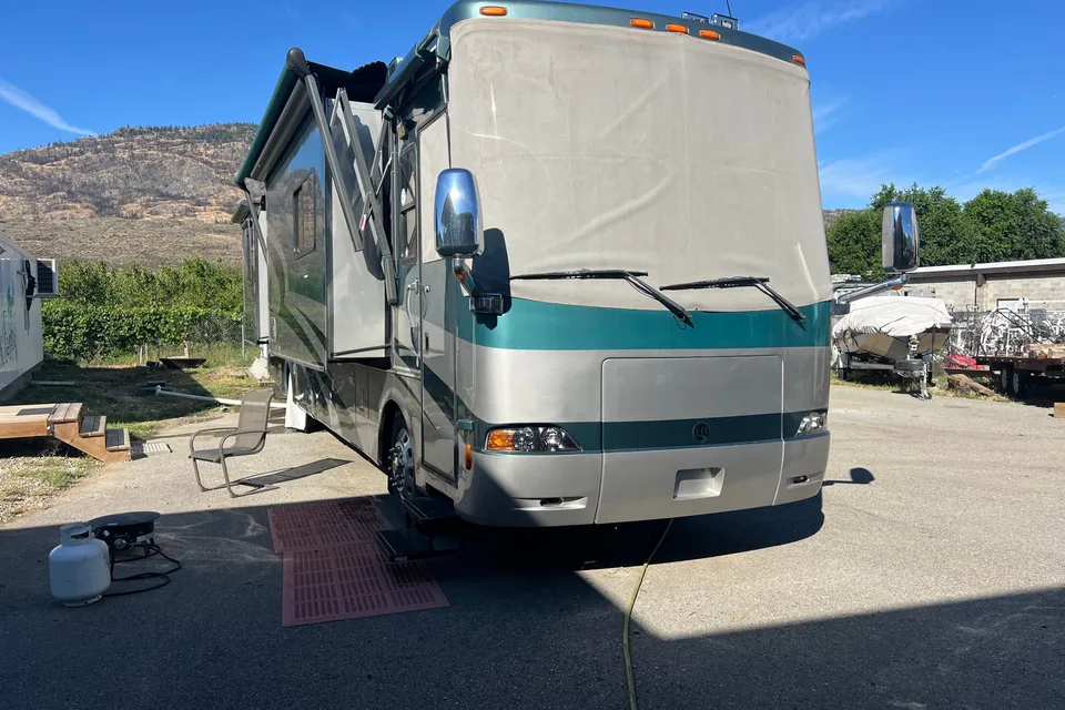 Cliff's Holiday Rambler Monaco Class A