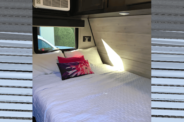 Sporty Jayco JayFlight Baja edition