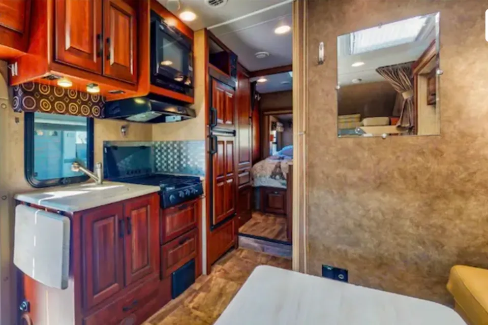 Mercedes Benz Sprinter Forest River Sunseeker 2400S