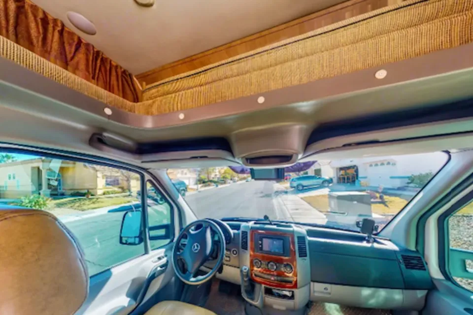 Mercedes Benz Sprinter Forest River Sunseeker 2400S