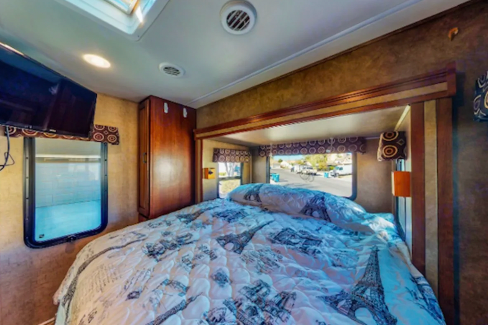 Mercedes Benz Sprinter Forest River Sunseeker 2400S