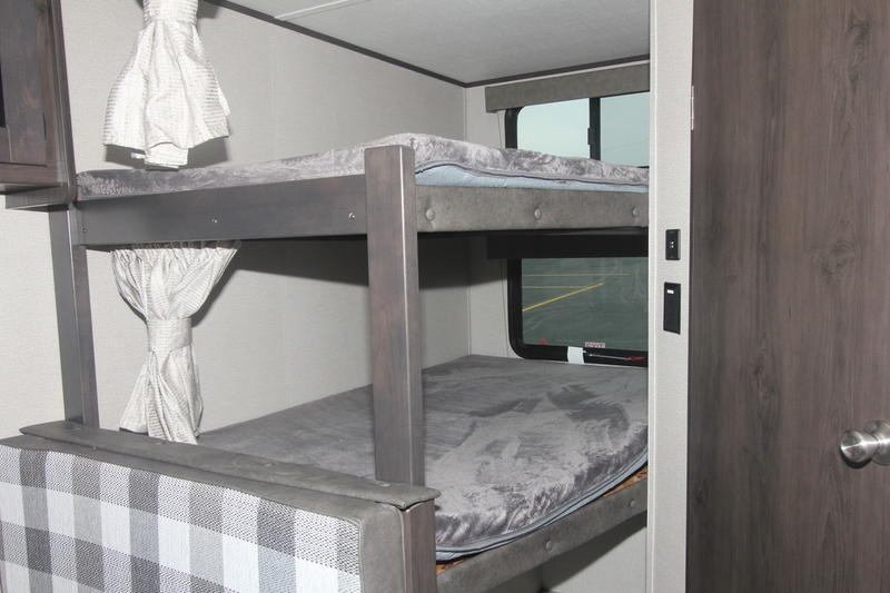 Samuel 's Grand design transcend Transcend Xplor 261BH Travel Trailer