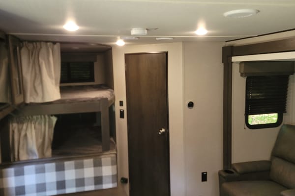 Samuel 's Grand design transcend Transcend Xplor 261BH Travel Trailer