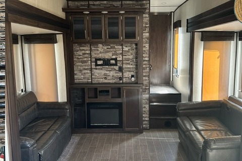 2019 Forest River RV Cherokee Arctic Wolf 305ML6 Fifth Wheel