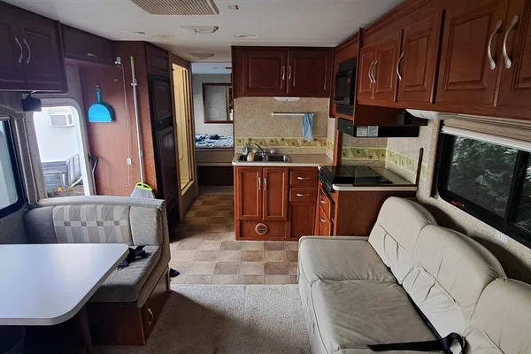 Nature of the Bear's 29ft motorhome 29E Class C