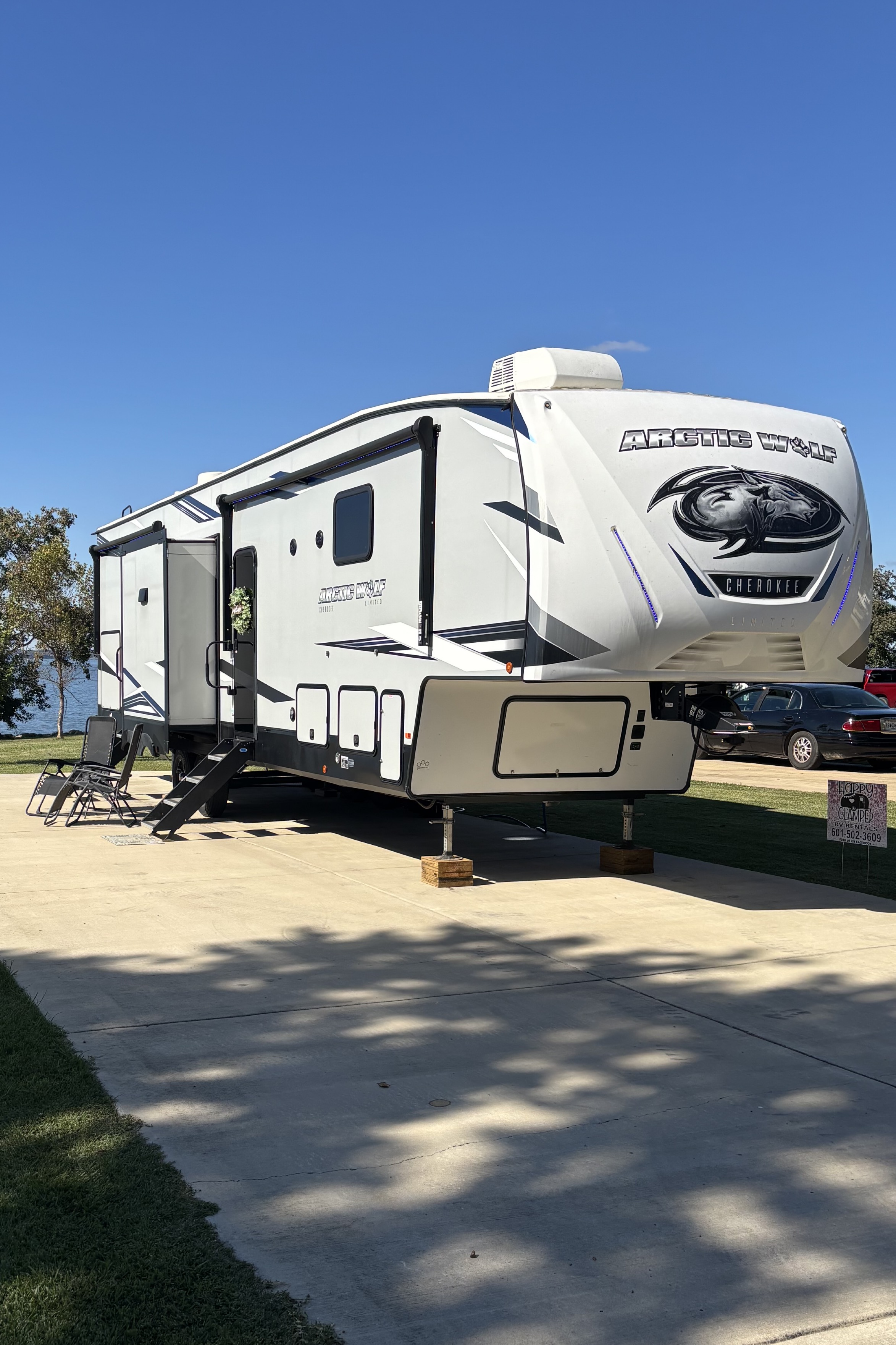 The Rolling Condo ** New Listing**