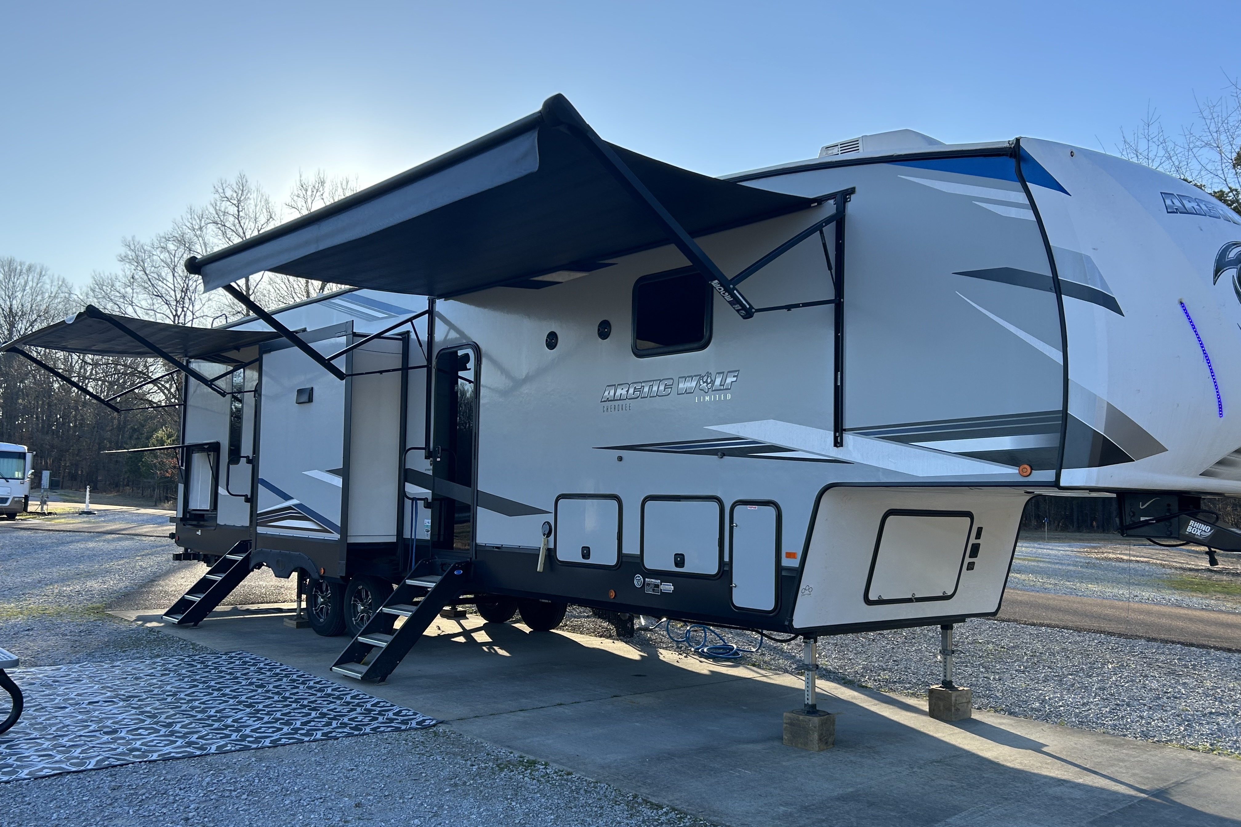 The Rolling Condo ** New Listing**