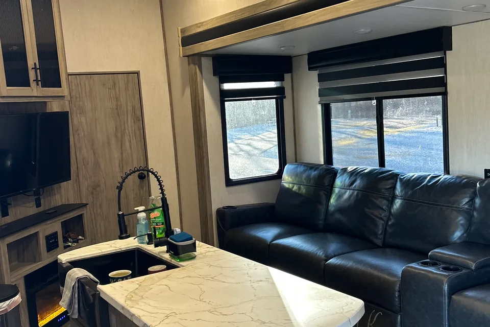 The Rolling Condo ** New Listing**