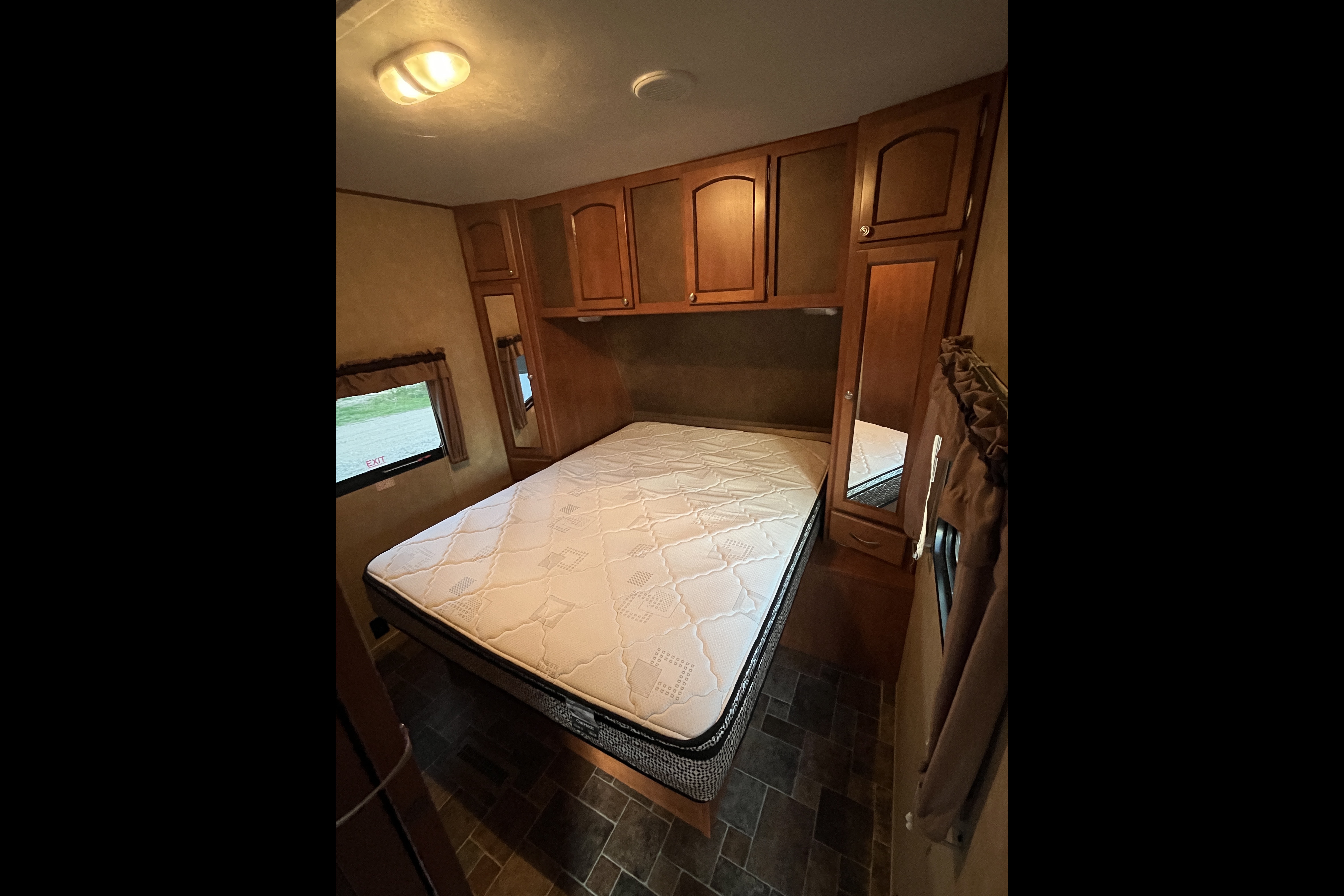 2014 Shasta Revere 27BH Travel Trailer