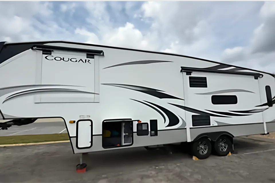 Luxe 2021 Cougar Cove 5th Wheel