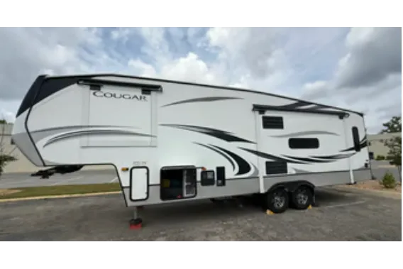 Luxe 2021 Cougar Cove 5th Wheel