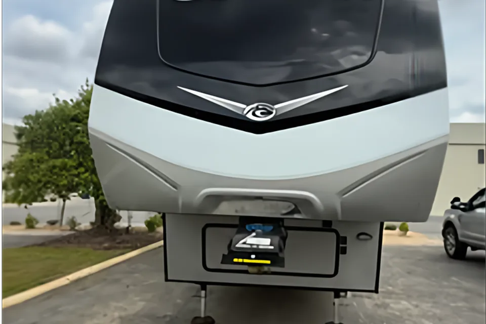 Luxe 2021 Cougar Cove 5th Wheel