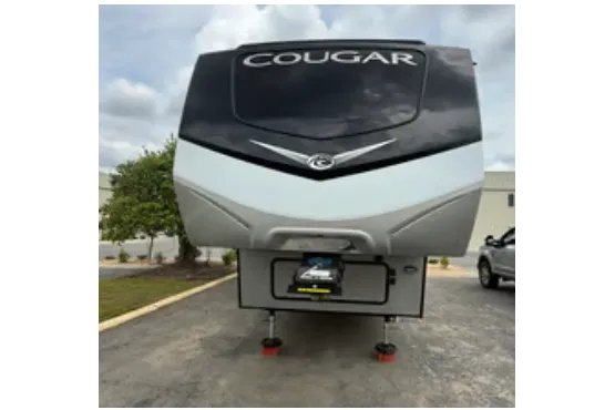 Luxe 2021 Cougar Cove 5th Wheel