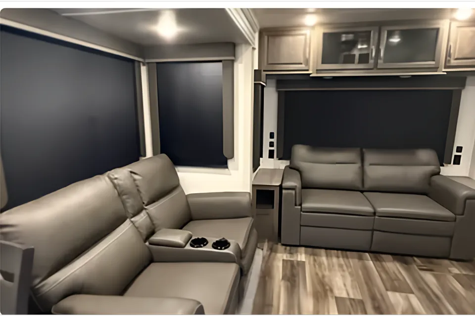 Luxe 2021 Cougar Cove 5th Wheel