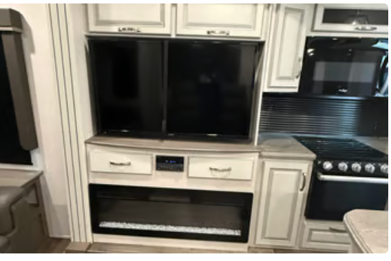 Luxe 2021 Cougar Cove 5th Wheel