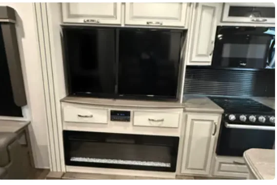 Luxe 2021 Cougar Cove 5th Wheel