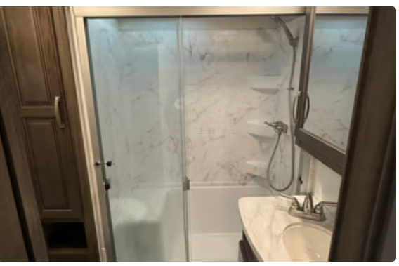 Luxe 2021 Cougar Cove 5th Wheel