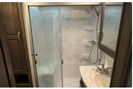 Luxe 2021 Cougar Cove 5th Wheel