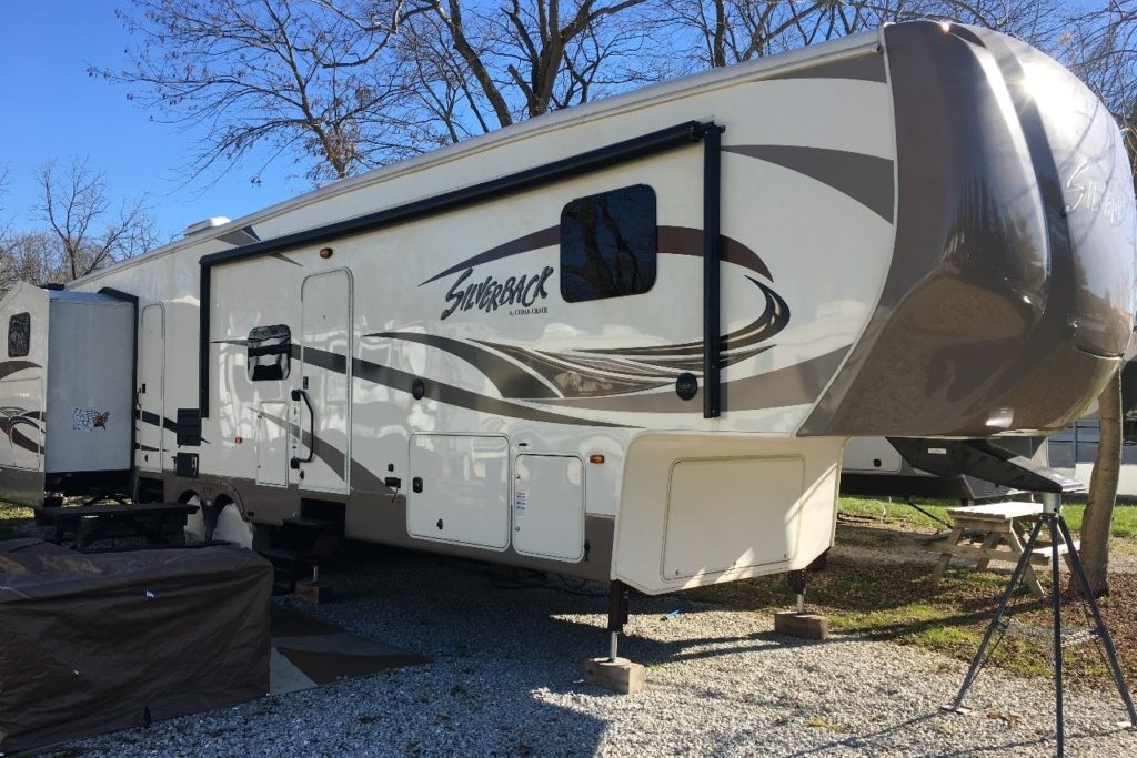  Forest River Silverback 33RK Fith Wheel Travel Trailer