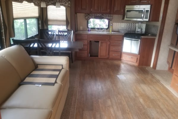 Forest River Silverback 33RK Fith Wheel Travel Trailer