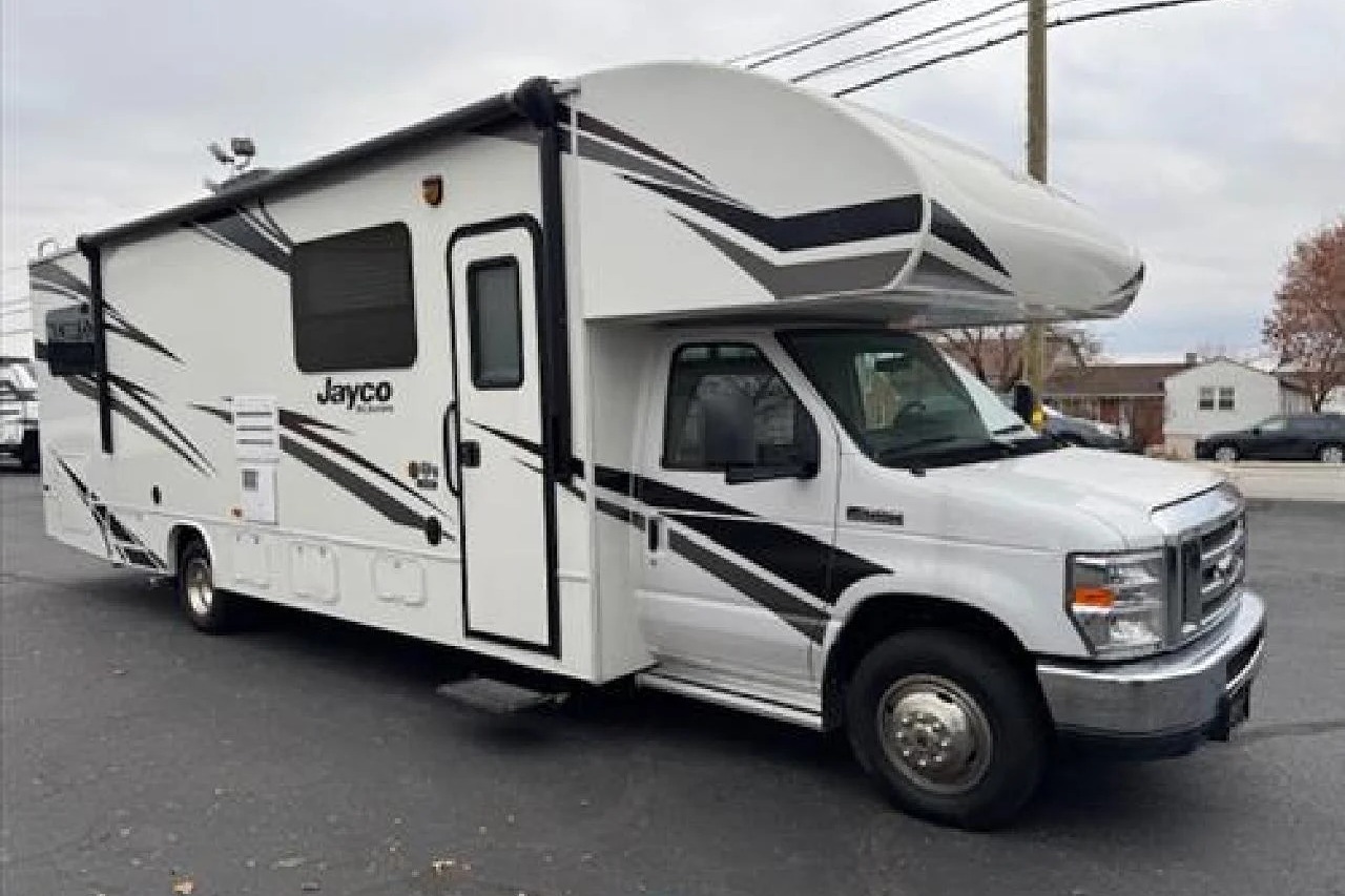 10-Person Jayco Redhawk 31F Vacation