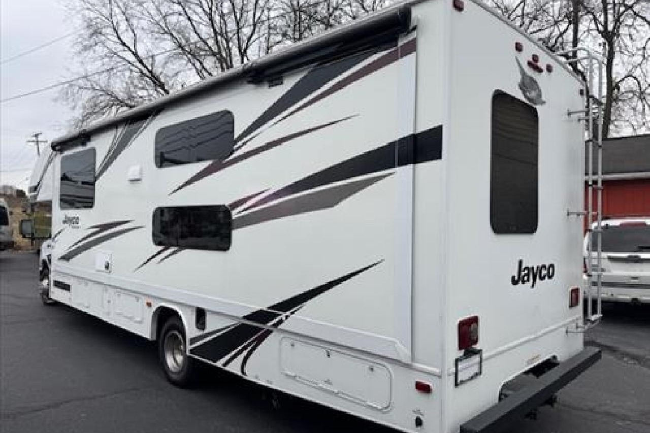 10-Person Jayco Redhawk 31F Vacation