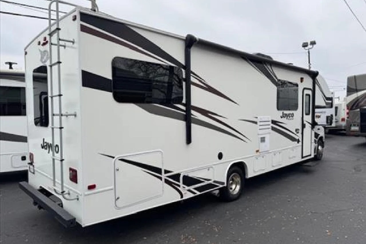 10-Person Jayco Redhawk 31F Vacation