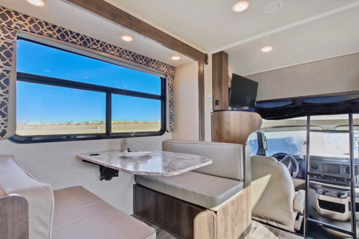 10-Person Jayco Redhawk 31F Vacation