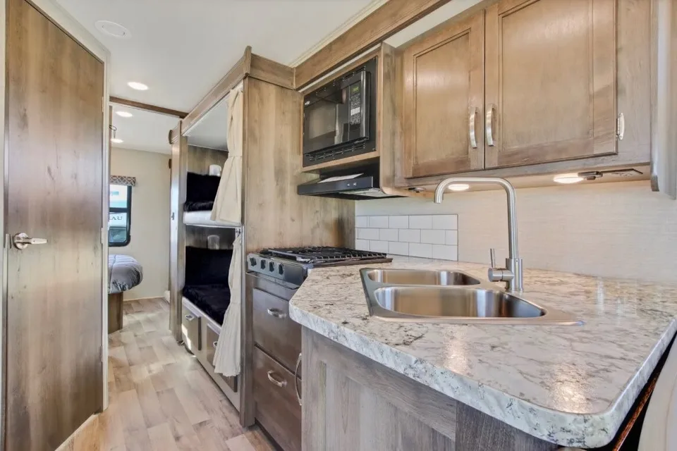 10-Person Jayco Redhawk 31F Vacation