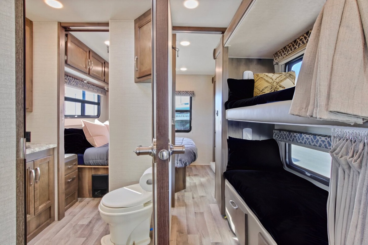 10-Person Jayco Redhawk 31F Vacation