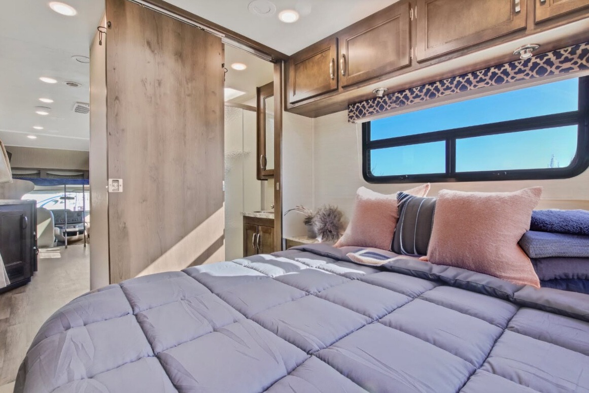 10-Person Jayco Redhawk 31F Vacation