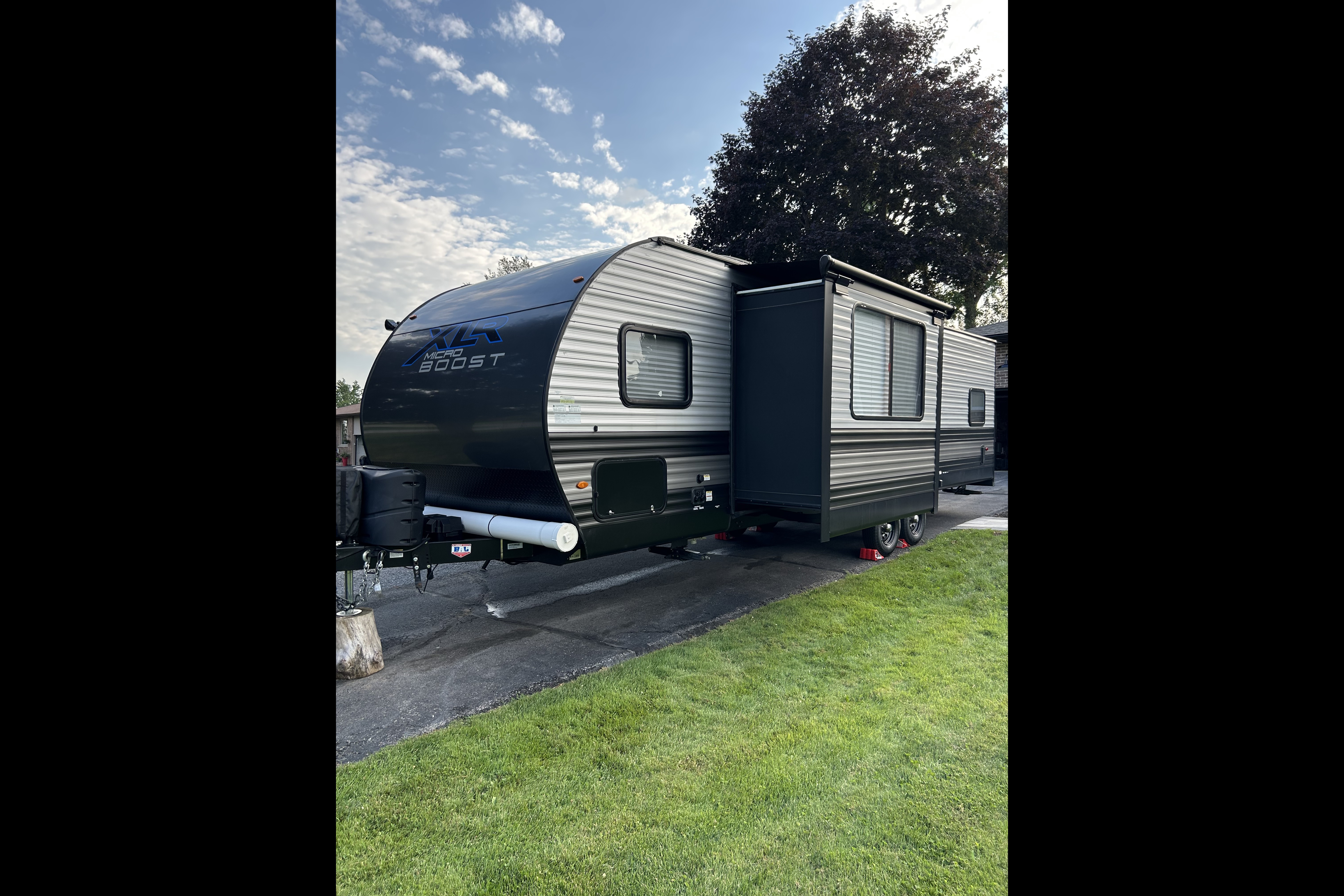 William's Forest River XLR microboost 27 LRLE Toy Hauler