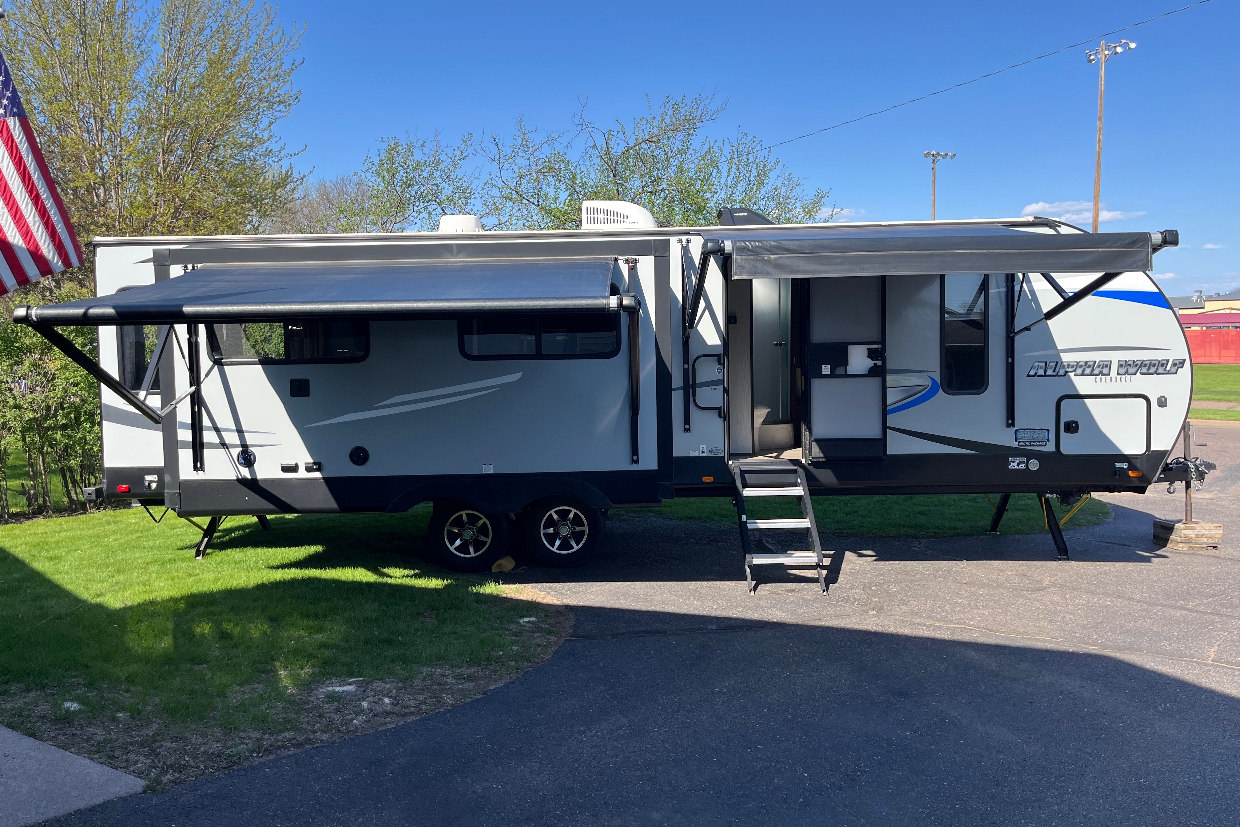 Oren's Forest River Cherokee Alpha Wolf 26RL-L Travel Trailer
