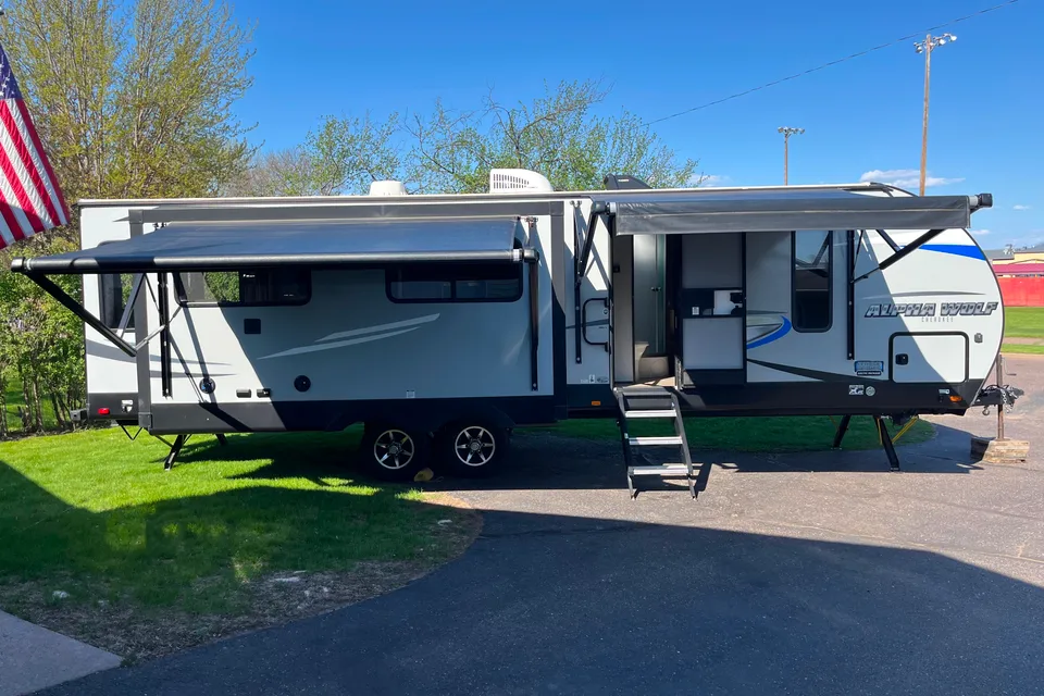 Oren's Forest River Cherokee Alpha Wolf 26RL-L Travel Trailer