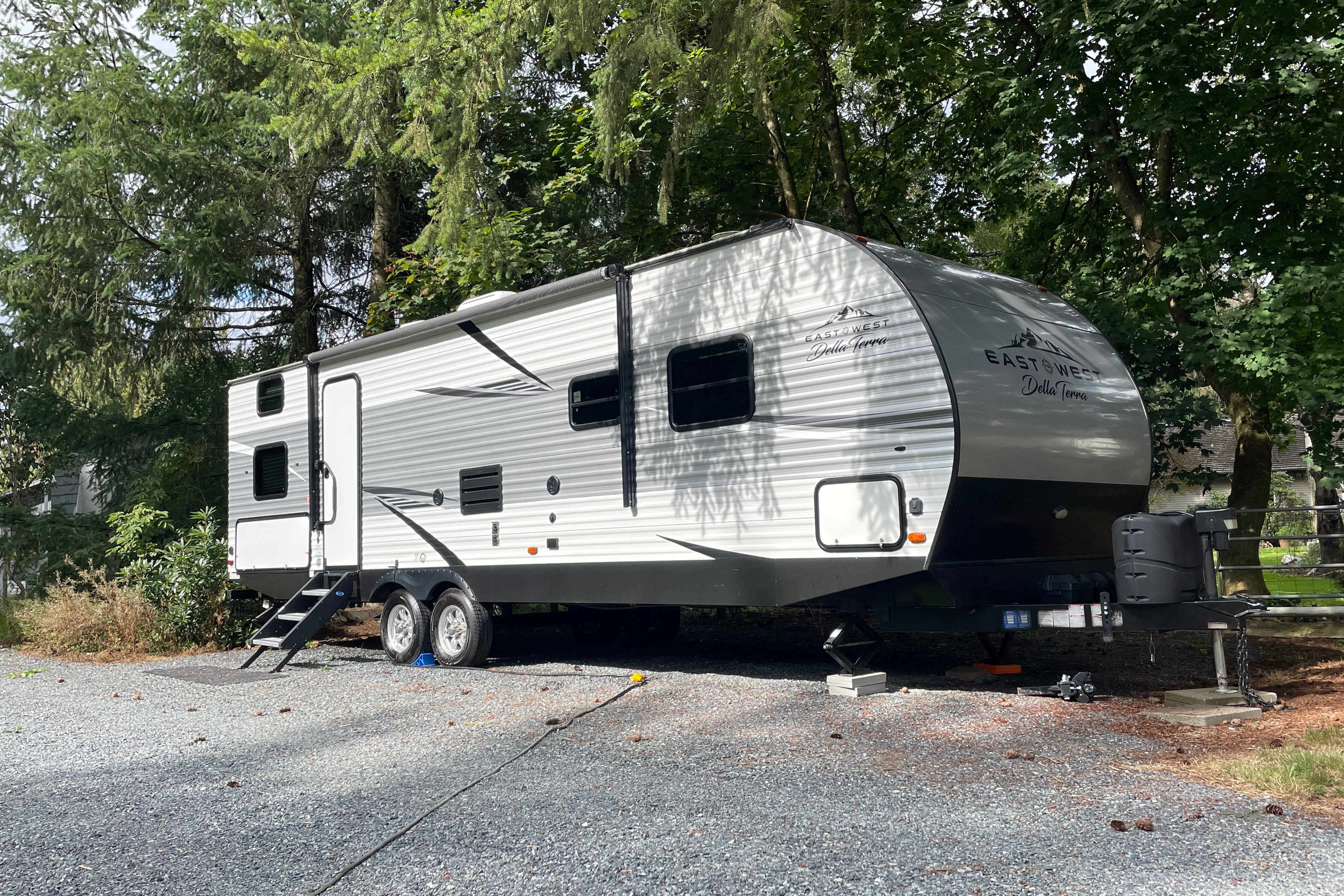 Modern and comfortable East to West 281BH Travel Trailer