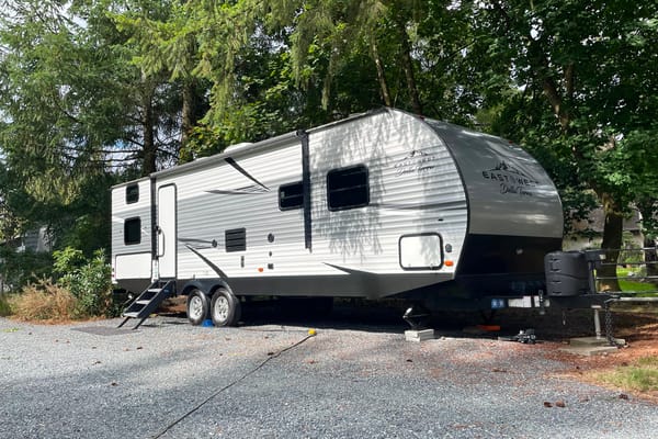 Modern and comfortable East to West 281BH Travel Trailer