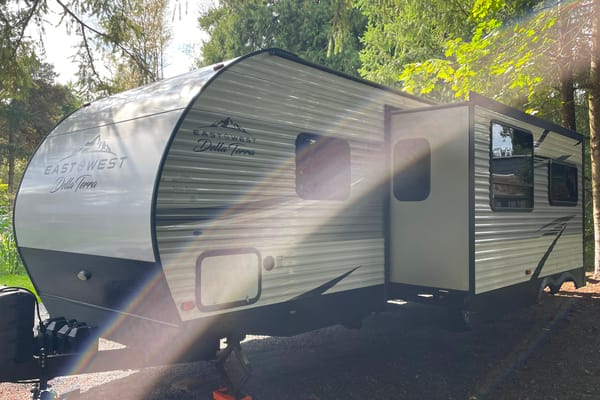 Modern and comfortable East to West 281BH Travel Trailer