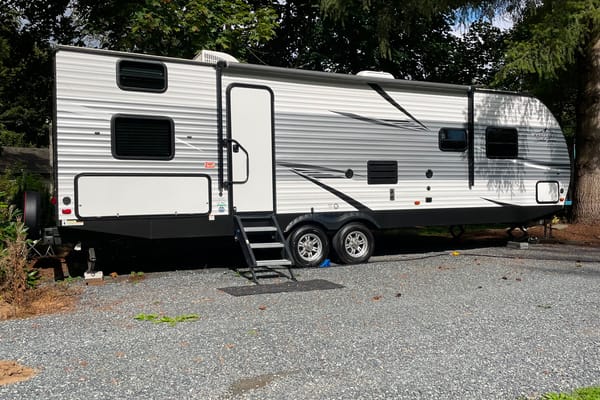 Modern and comfortable East to West 281BH Travel Trailer