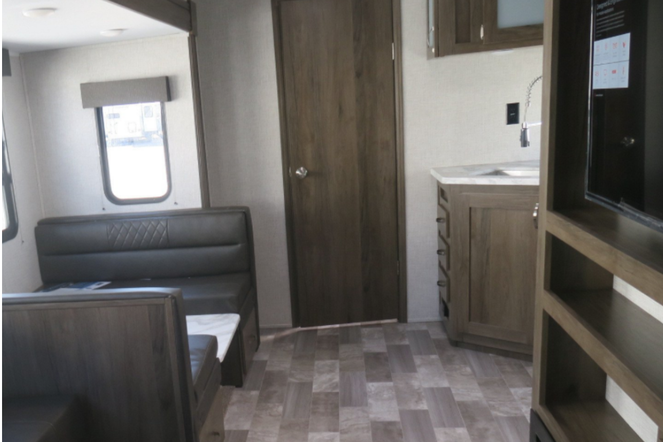 Modern and comfortable East to West 281BH Travel Trailer