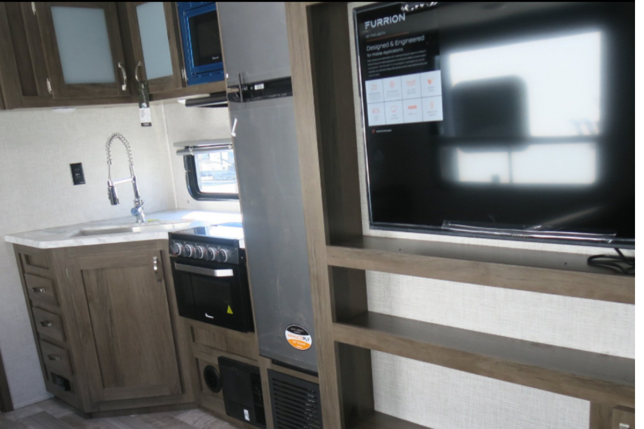 Modern and comfortable East to West 281BH Travel Trailer