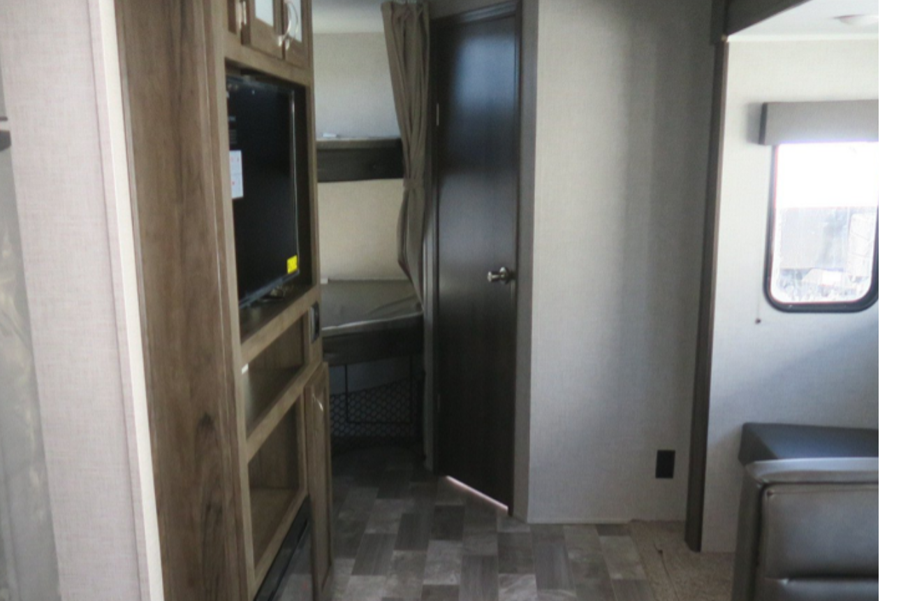 Modern and comfortable East to West 281BH Travel Trailer