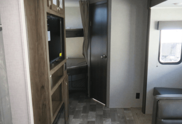 Modern and comfortable East to West 281BH Travel Trailer