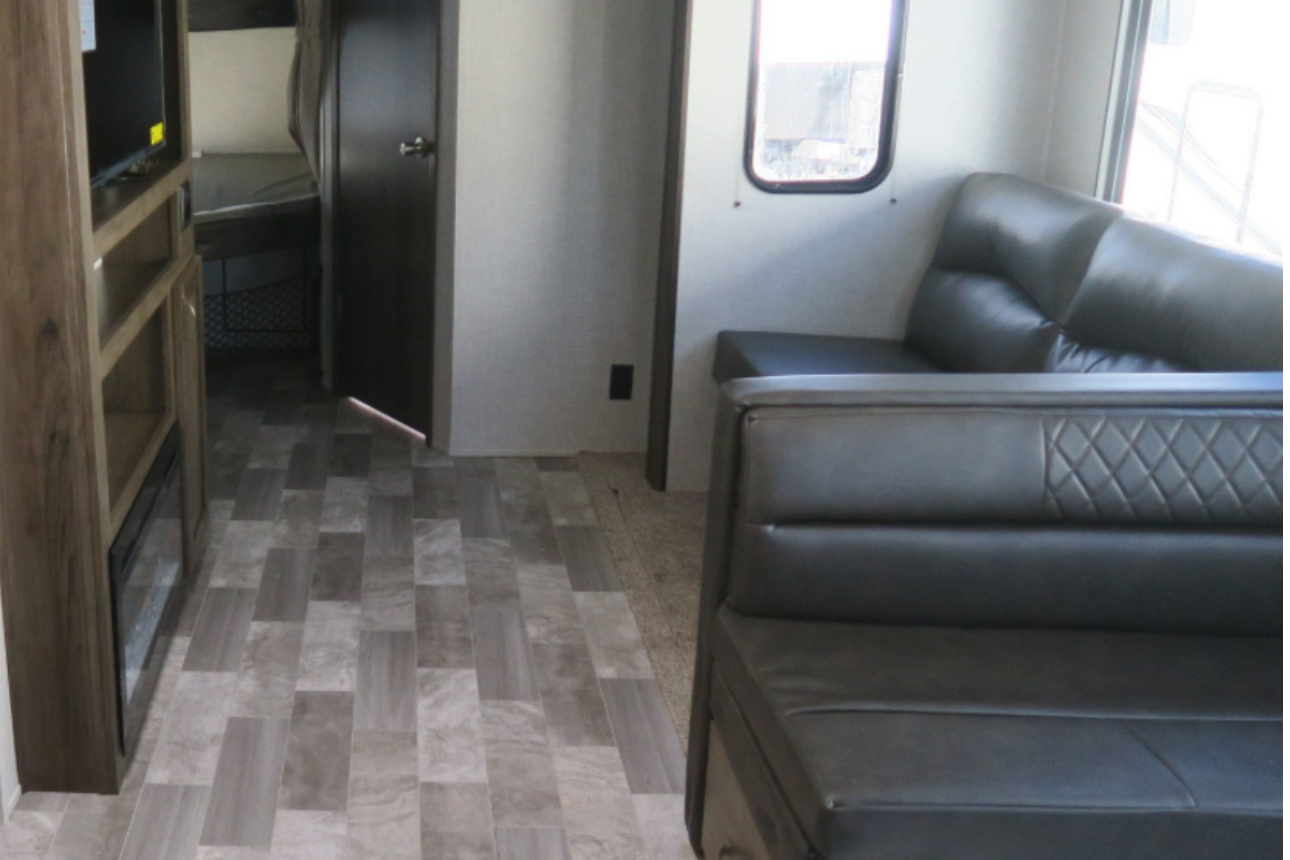 Modern and comfortable East to West 281BH Travel Trailer